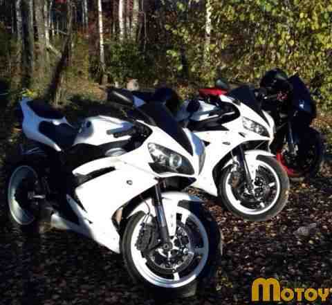 Ямаха R1 2004 Ямаха R1 2004