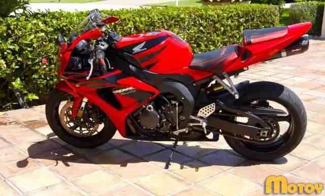 Хонда CBR1000RR 2009 год Хонда CBR1000RR 2009 год