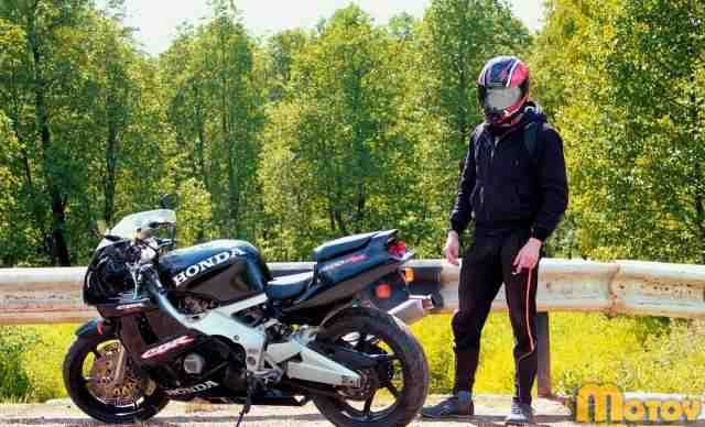 Продам Хонда CBR 400RR Продам Хонда CBR 400RR