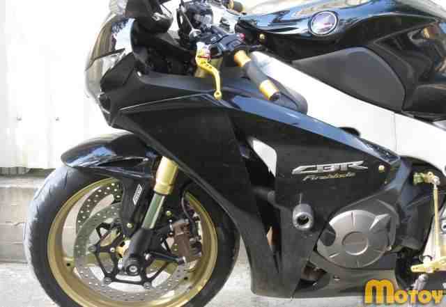 Спорт-байк Хонда CBR 1000 RR Fireblade Спорт-байк Хонда CBR 1000 RR Fireblade