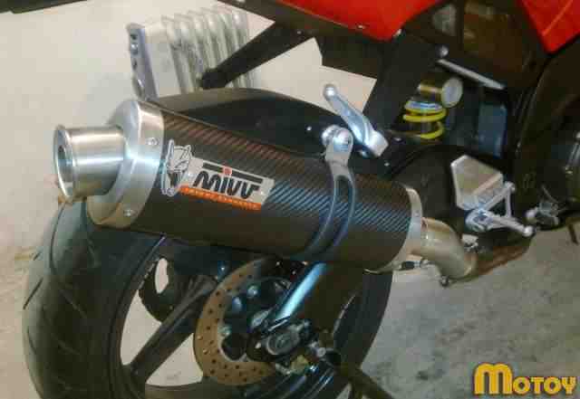 Априлия Tuono 1000R Априлия Tuono 1000R