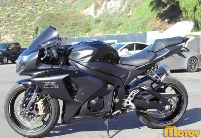Судзуки GSX-R + ABS 2012 Судзуки GSX-R + ABS 2012