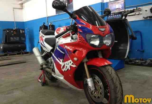 Хонда CBR 900 RR Хонда CBR 900 RR