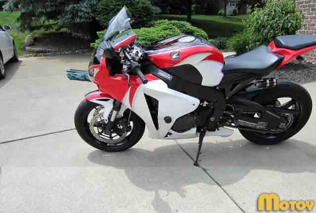 Мотоцикл Хонда cbr 1000 rr (Хонда сбр 1000 рр) Мотоцикл Хонда cbr 1000 rr (Хонда сбр 1000 рр)