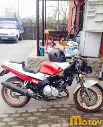 Ямаха FZR250 Ямаха FZR250