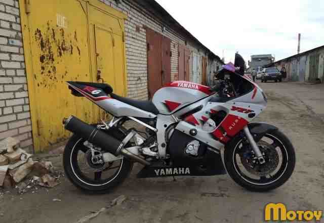 Ямаха R6 2000 г. в Ямаха R6 2000 г. в