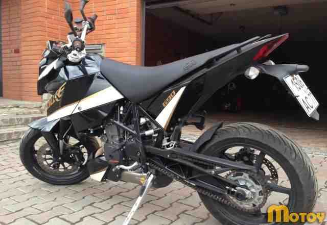 Мотоцикл KTM 690 Дюк (2011) Мотоцикл KTM 690 Дюк (2011)