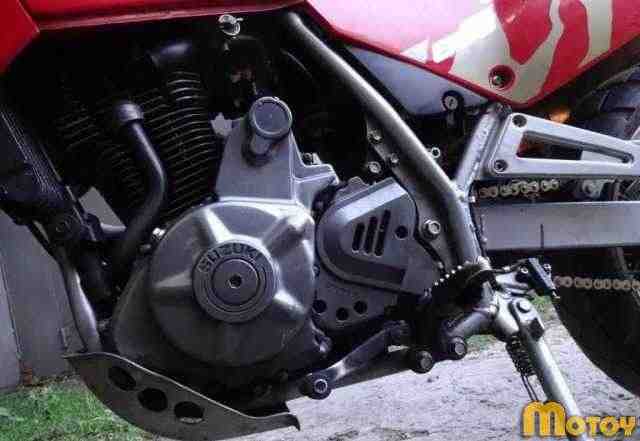 Сузуки DR 650 RSE Сузуки DR 650 RSE
