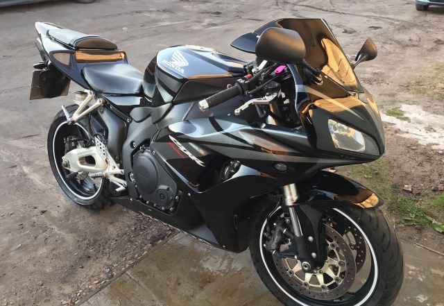 Хонда CBR1000RR Хонда CBR1000RR