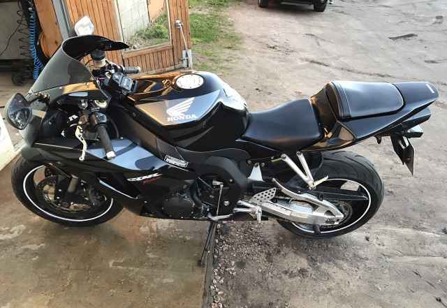 Хонда CBR1000RR Хонда CBR1000RR