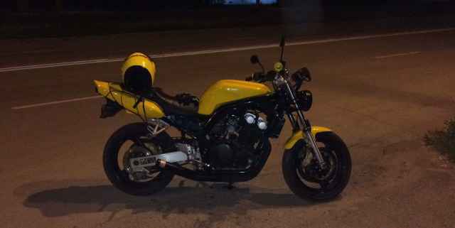 Ямаха FZ400 Ямаха FZ400