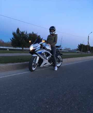 Suzuki GSX-R600 Suzuki GSX-R600
