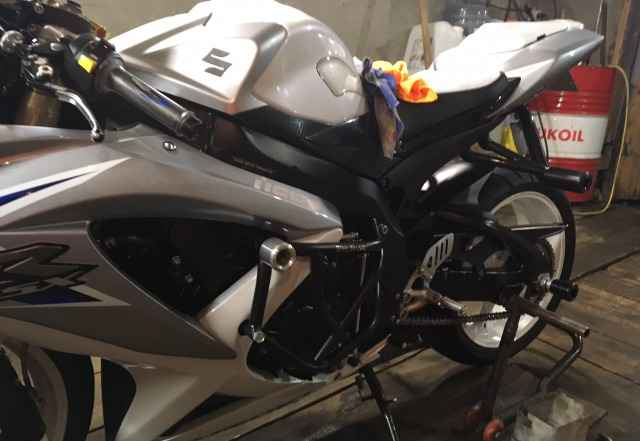 Suzuki GSX-R600 Suzuki GSX-R600