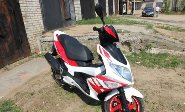Макси скутер PGO G-MAX 200сс Макси скутер PGO G-MAX 200сс
