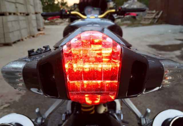 Априлия rsv tuono 1000r Априлия rsv tuono 1000r