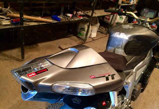 Априлия rsv tuono 1000r Априлия rsv tuono 1000r
