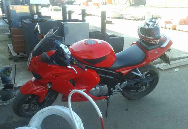 Продам мотоцикл Хьюсонг GT650R 2006г Продам мотоцикл Хьюсонг GT650R 2006г