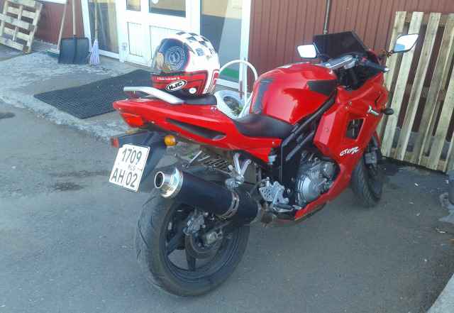 Продам мотоцикл Хьюсонг GT650R 2006г Продам мотоцикл Хьюсонг GT650R 2006г