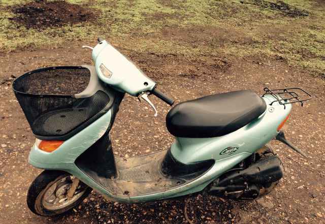 Хонда Дио Cesta с корзиной и Suzuki Сепия ZZ Хонда Дио Cesta с корзиной и Suzuki Сепия ZZ