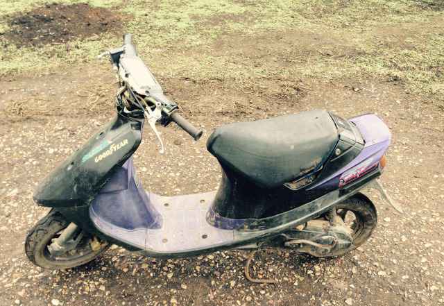 Хонда Дио Cesta с корзиной и Suzuki Сепия ZZ Хонда Дио Cesta с корзиной и Suzuki Сепия ZZ