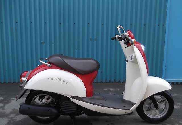 Винтажный скутер Хонда Scoopy Винтажный скутер Хонда Scoopy