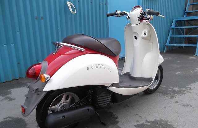 Винтажный скутер Хонда Scoopy Винтажный скутер Хонда Scoopy