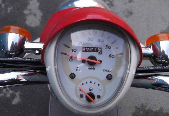 Винтажный скутер Хонда Scoopy Винтажный скутер Хонда Scoopy
