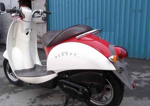 Винтажный скутер Хонда Scoopy Винтажный скутер Хонда Scoopy