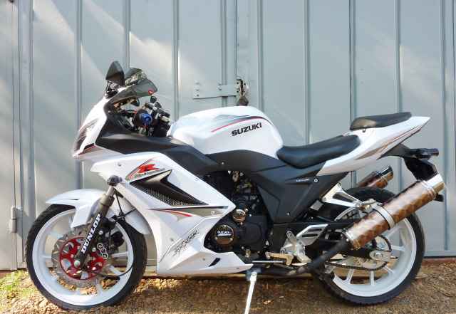 Suzuki AX250R белого цвета 2017 г. в Suzuki AX250R белого цвета 2017 г. в