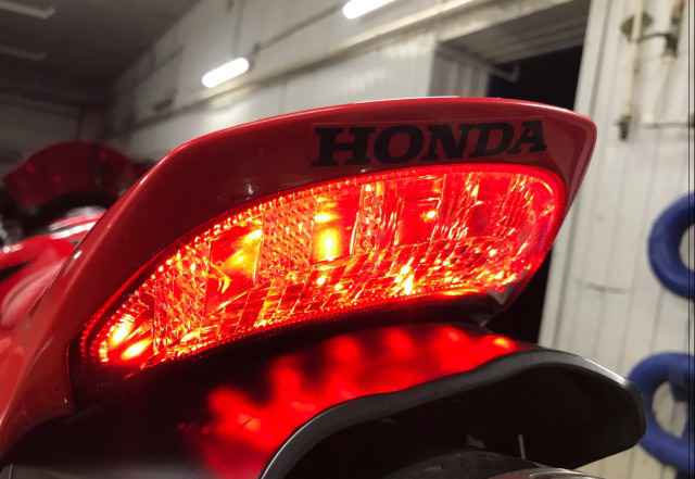 Хонда CBR1000RR 2006 Хонда CBR1000RR 2006