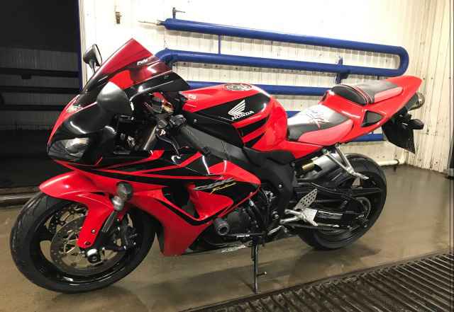 Хонда CBR1000RR 2006 Хонда CBR1000RR 2006