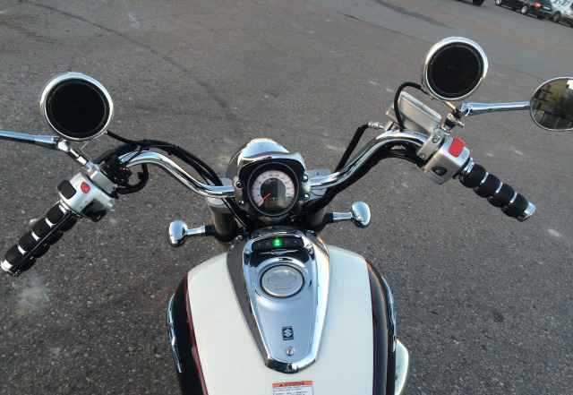 Мотоцикл Suzuki Интрудер VZ800Z Мотоцикл Suzuki Интрудер VZ800Z