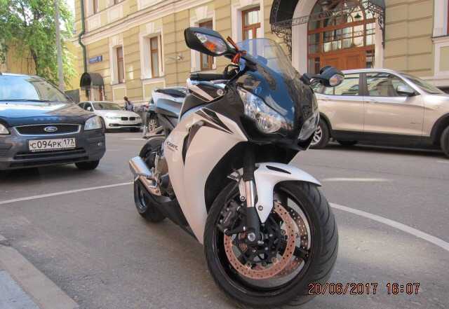Хонда сбр 1000 rr 2008 г.в. 14 000 км Хонда сбр 1000 rr 2008 г.в. 14 000 км