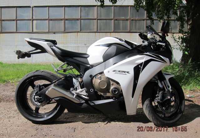 Хонда сбр 1000 rr 2008 г.в. 14 000 км Хонда сбр 1000 rr 2008 г.в. 14 000 км