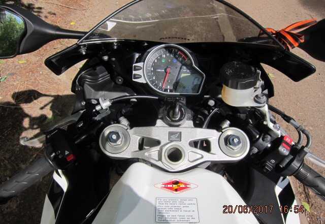 Хонда сбр 1000 rr 2008 г.в. 14 000 км Хонда сбр 1000 rr 2008 г.в. 14 000 км