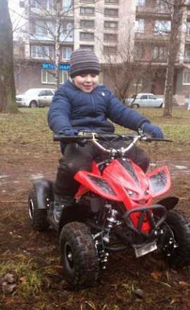 Новый бензиновый детский квадроцикл 49 куб. см Новый бензиновый детский квадроцикл 49 куб. см