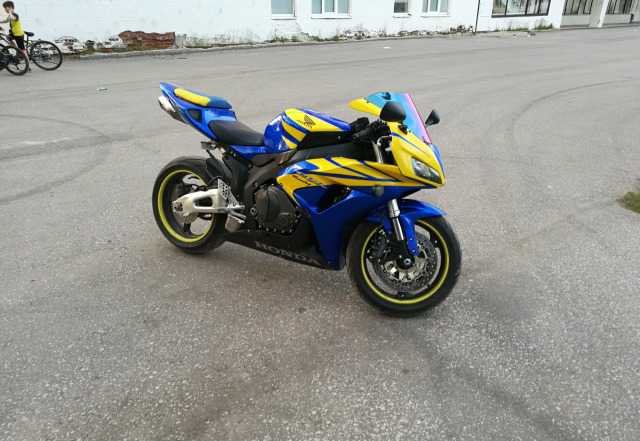 Хонда cbr1000rr Хонда cbr1000rr