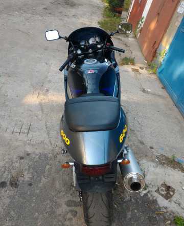 Suzuki gsxr 600 srad Suzuki gsxr 600 srad