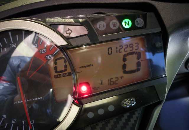 Продаю Suzuki GSX-Р 750 L1 (2011 г.в) Продаю Suzuki GSX-Р 750 L1 (2011 г.в)