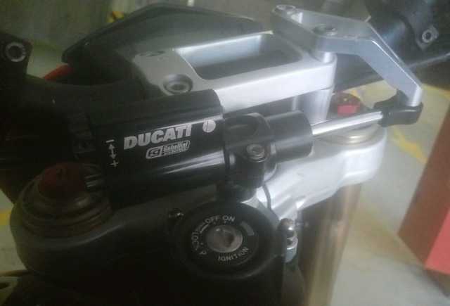 Дукати Hypermotard 1100 С Дукати Hypermotard 1100 С
